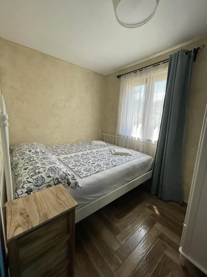 Apartments Sanja Pinezici  Croatia