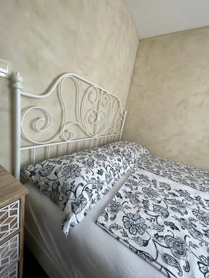 Apartments Sanja Pinezici  0*, Pinezici (Krk) Croatia